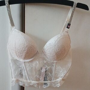 Elegant Lace Bustier Bra in Creamand matching Cheeky size SM.Panties Both New